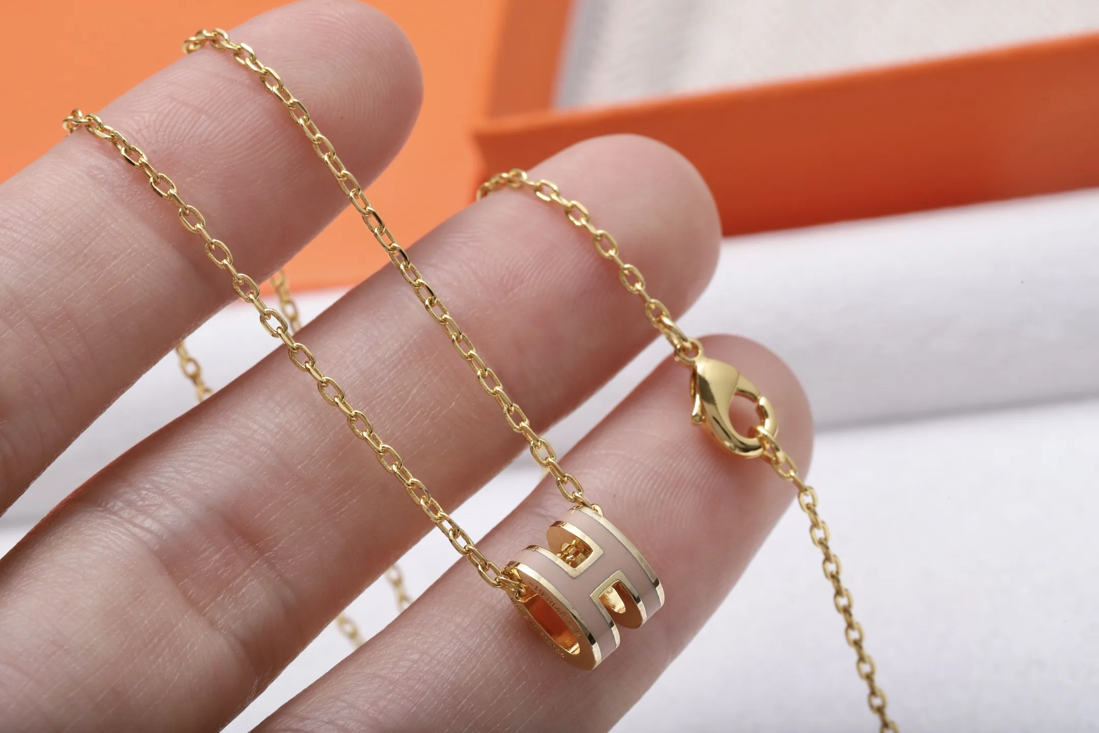 Pop H Mini Pendant Necklace D12017904 — view 6