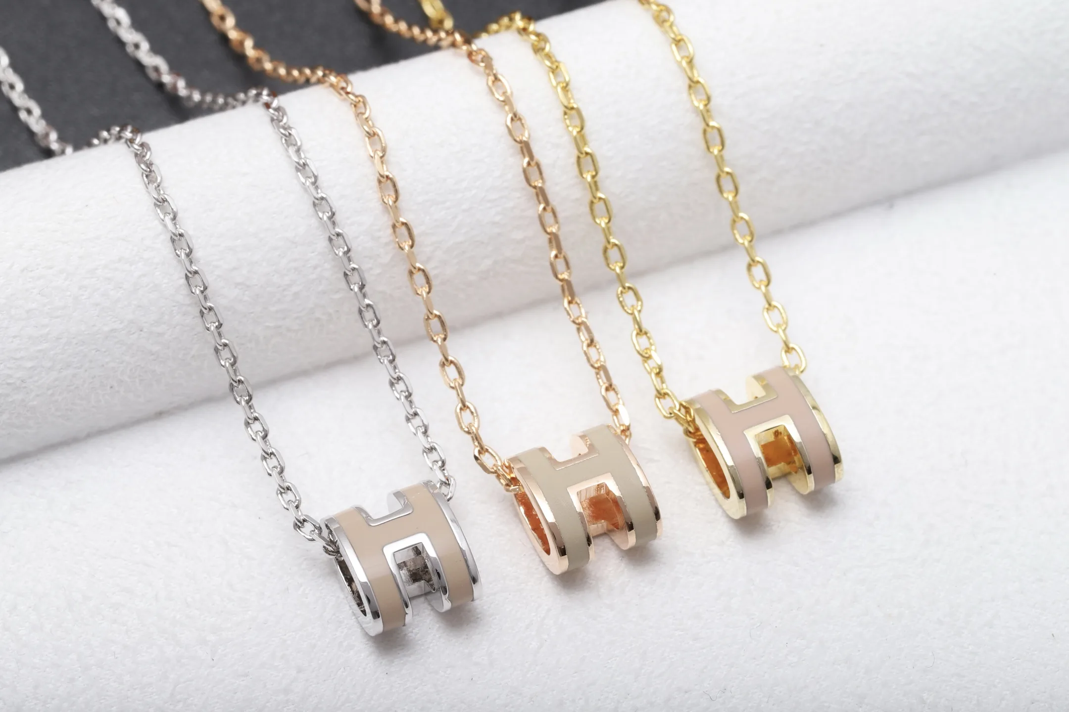 Pop H Mini Pendant Necklace D12017904 — view 7