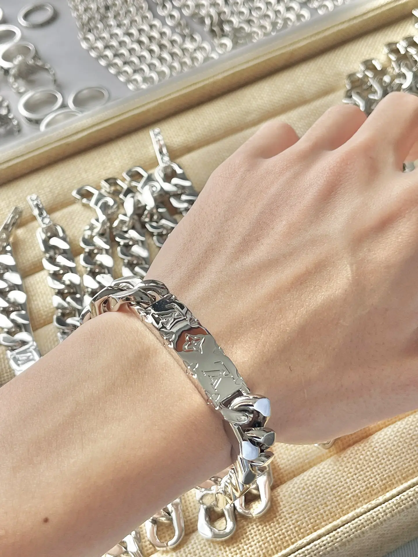 Monogram Engraved Chain Bracelet (Titanium Steel) D14017405 — view 9