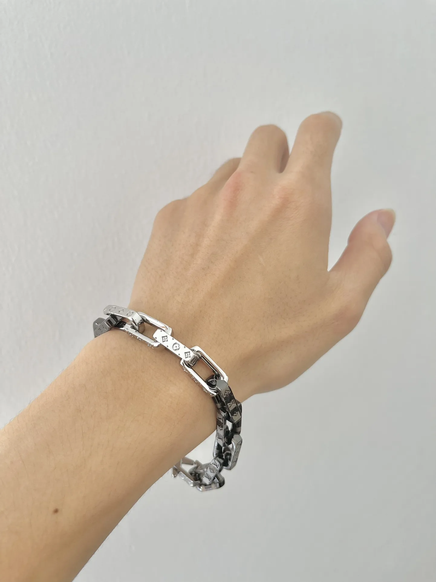 Monogram Damier Chain Link Bracelet (Titanium Steel) D11017577 — view 9