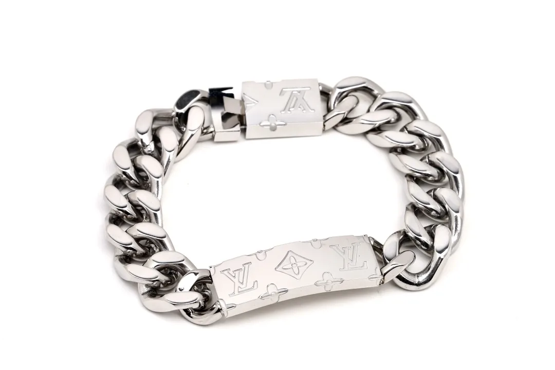 Monogram Engraved Chain Bracelet (Titanium Steel) D13517573