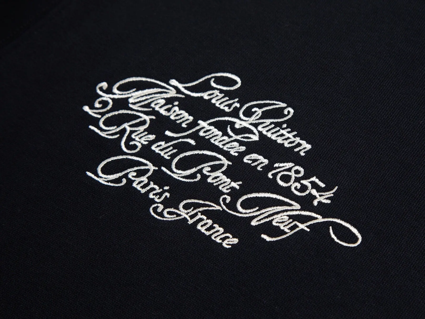 Embroidered Patch Logo Sweatshirt D21020421 — view 3