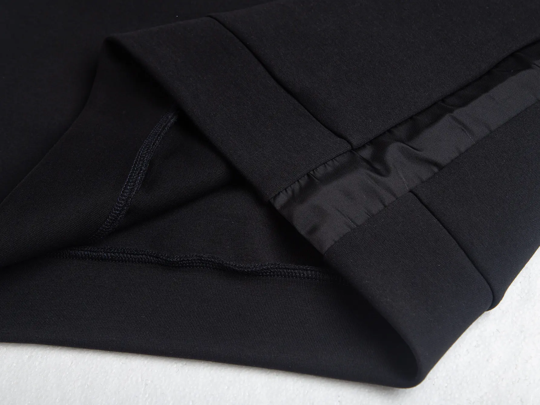 Logo-Patch Cotton-Blend Crew-Neck Sweatshirt D22520418 — view 9