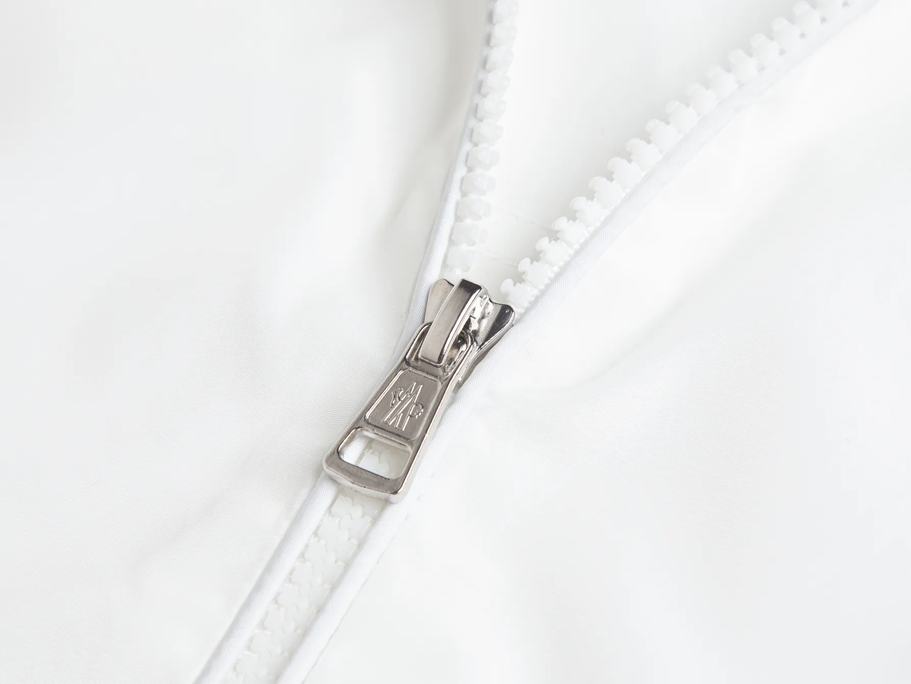 Logo-Appliquéd Hooded Windbreaker Jacket D31020430 — view 4