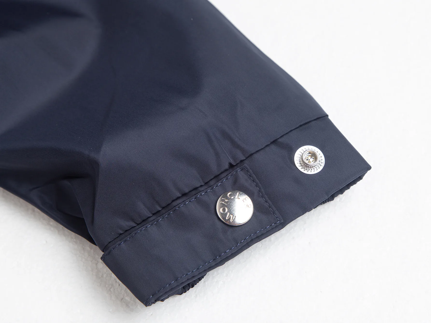 Logo-Appliquéd Hooded Windbreaker Jacket D31020428 — view 9