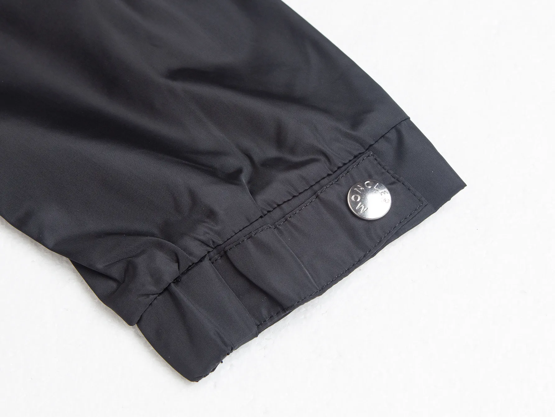 Logo-Appliquéd Hooded Windbreaker Jacket D31020429 — view 9