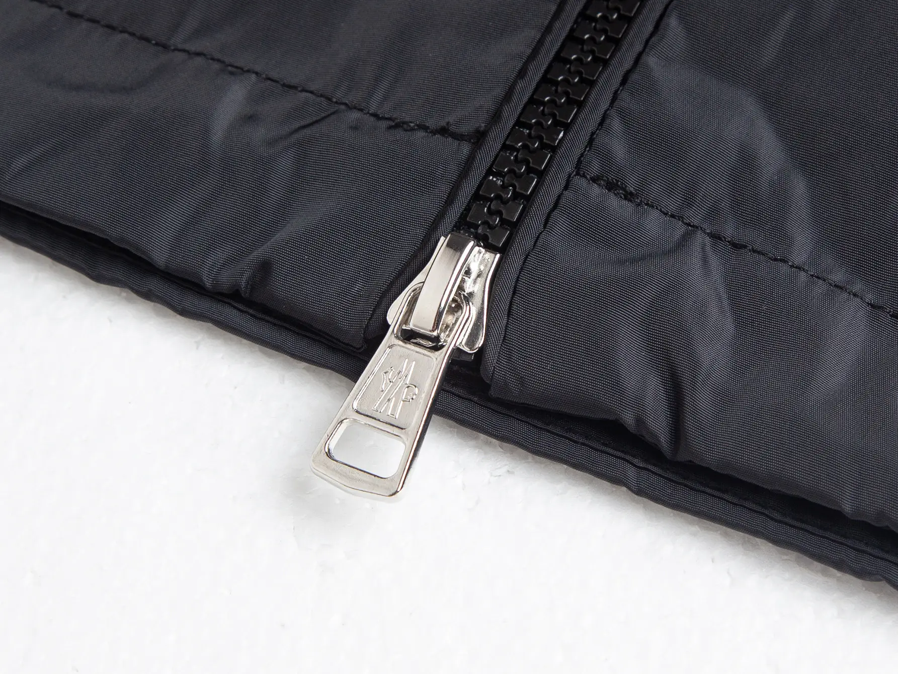 Logo-Appliquéd Hooded Windbreaker Jacket D31020429 — view 10