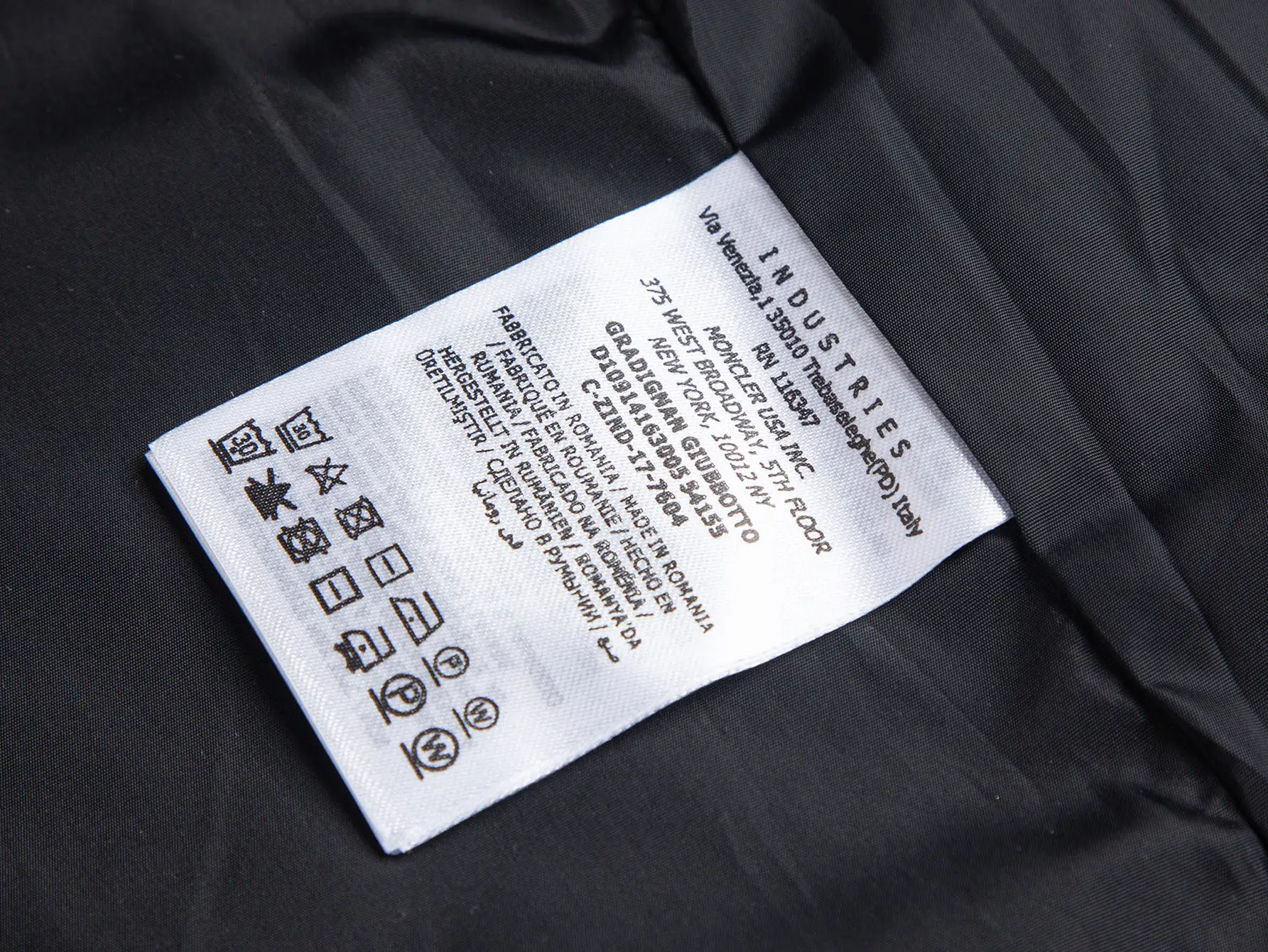 Logo-Appliquéd Hooded Windbreaker Jacket D31020429 — view 15