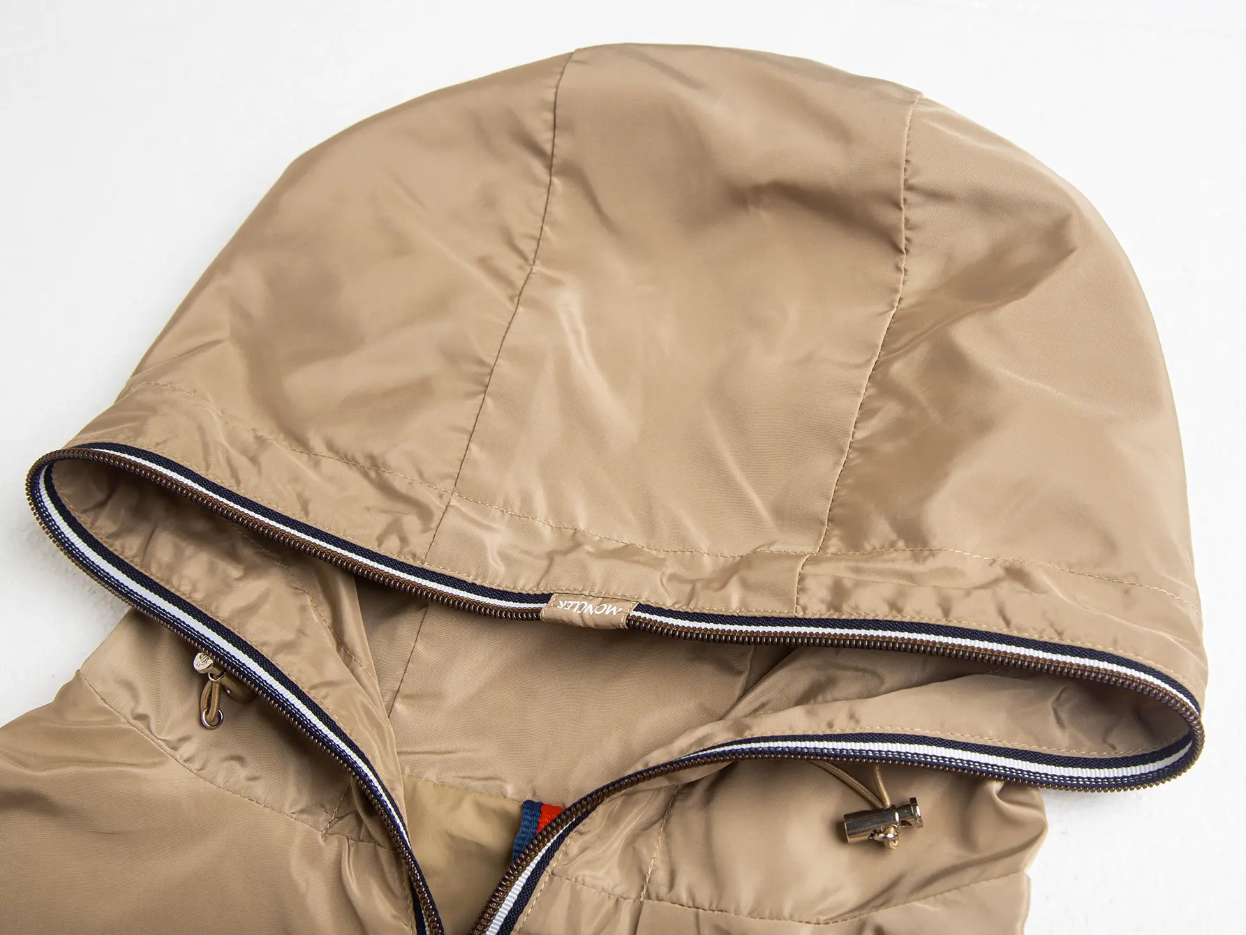 Hooded Windbreaker Jacket with Contrast Trim D31020438 — view 4