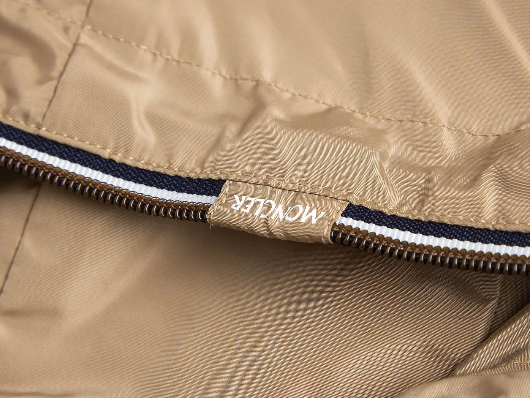 Hooded Windbreaker Jacket with Contrast Trim D31020438 — view 5