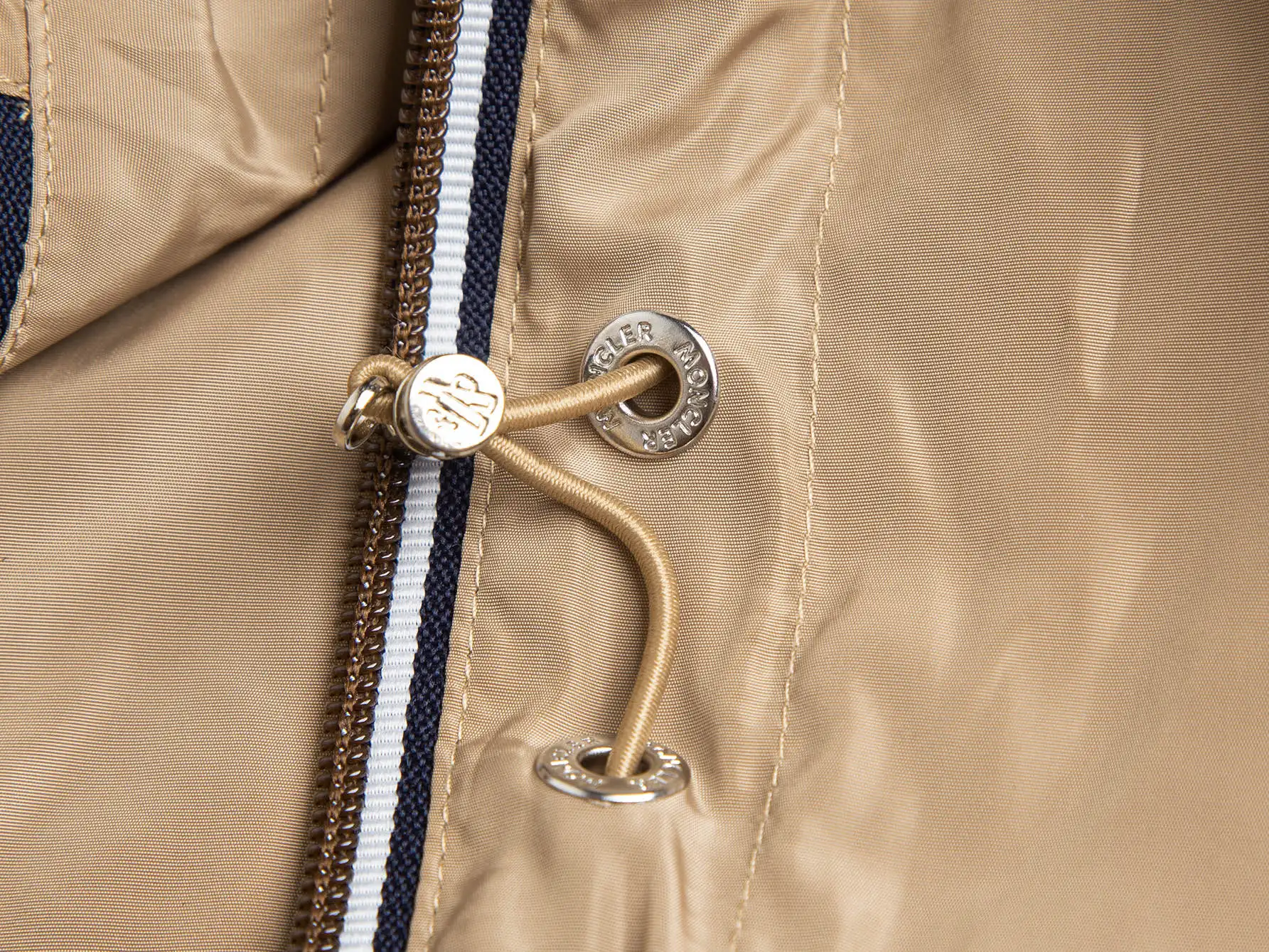 Hooded Windbreaker Jacket with Contrast Trim D31020438 — view 6