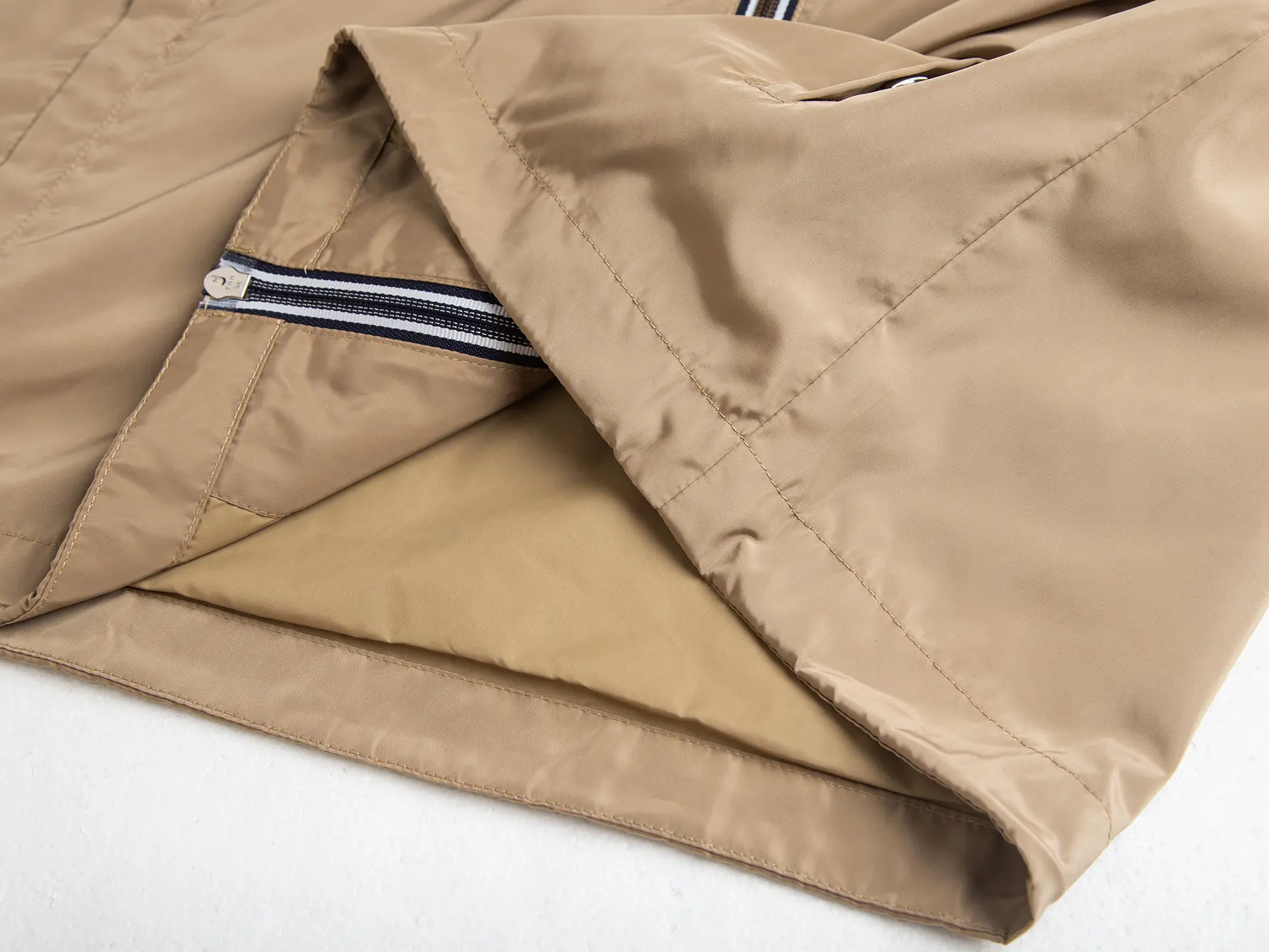 Hooded Windbreaker Jacket with Contrast Trim D31020438 — view 11