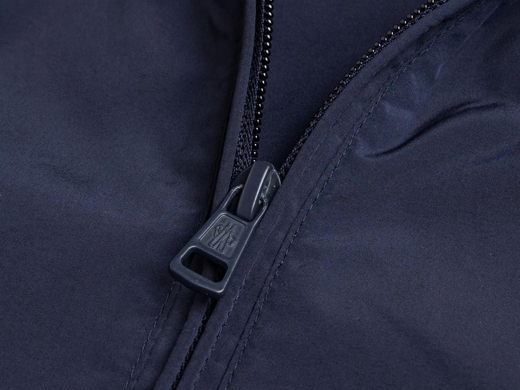 Logo-Appliquéd Hooded Windbreaker Jacket D32020426 — view 6