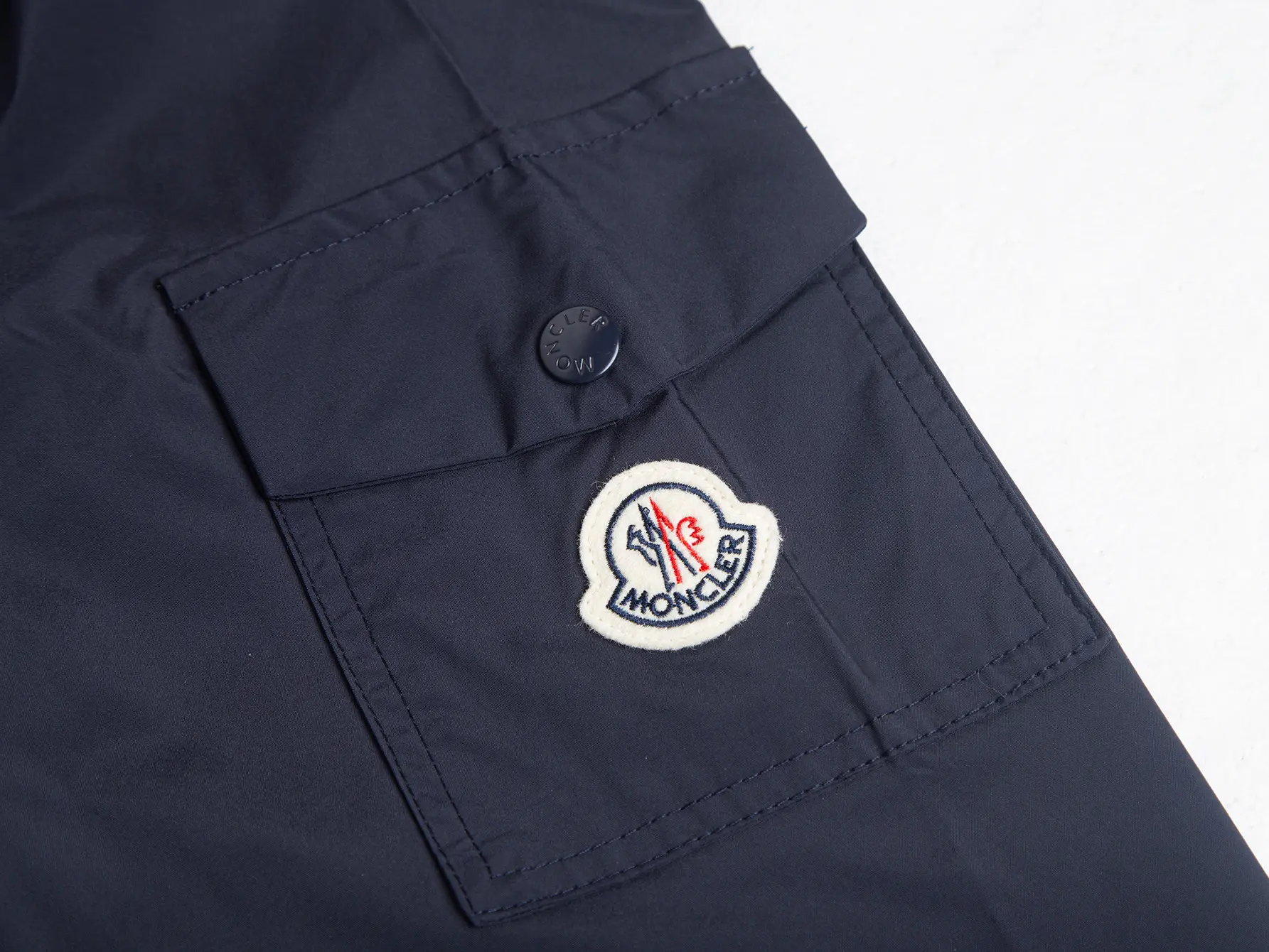 Logo-Appliquéd Hooded Windbreaker Jacket D32020426 — view 7