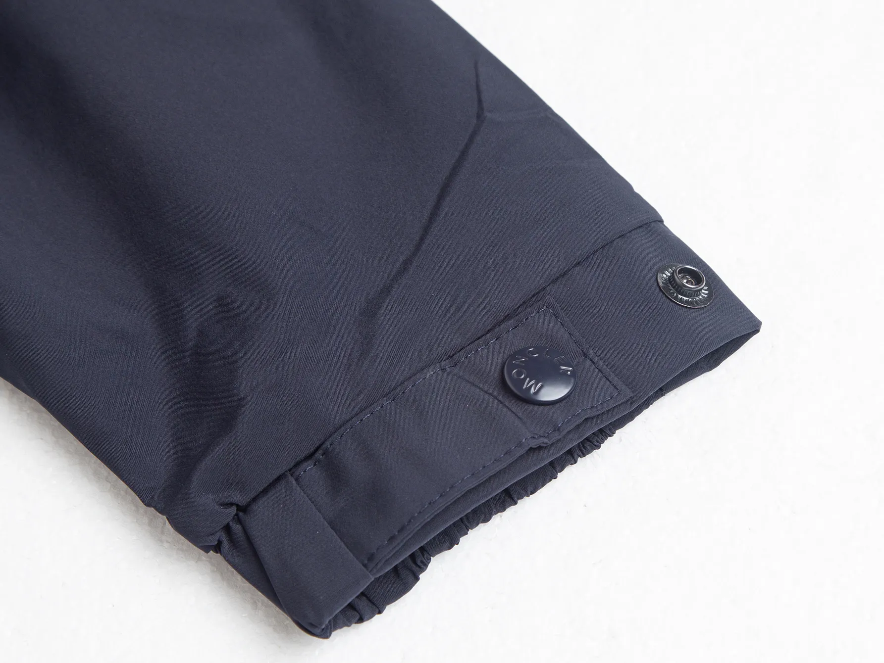 Logo-Appliquéd Hooded Windbreaker Jacket D32020426 — view 10