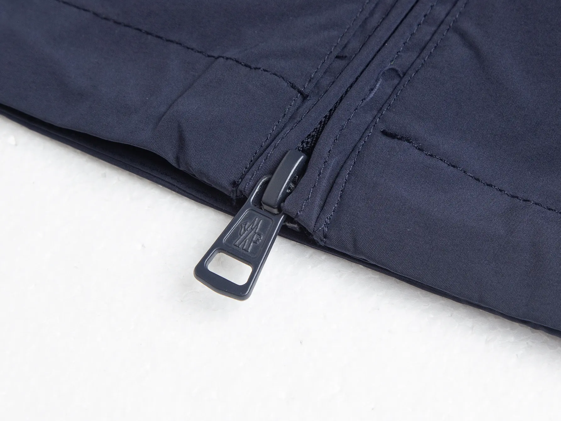 Logo-Appliquéd Hooded Windbreaker Jacket D32020426 — view 12