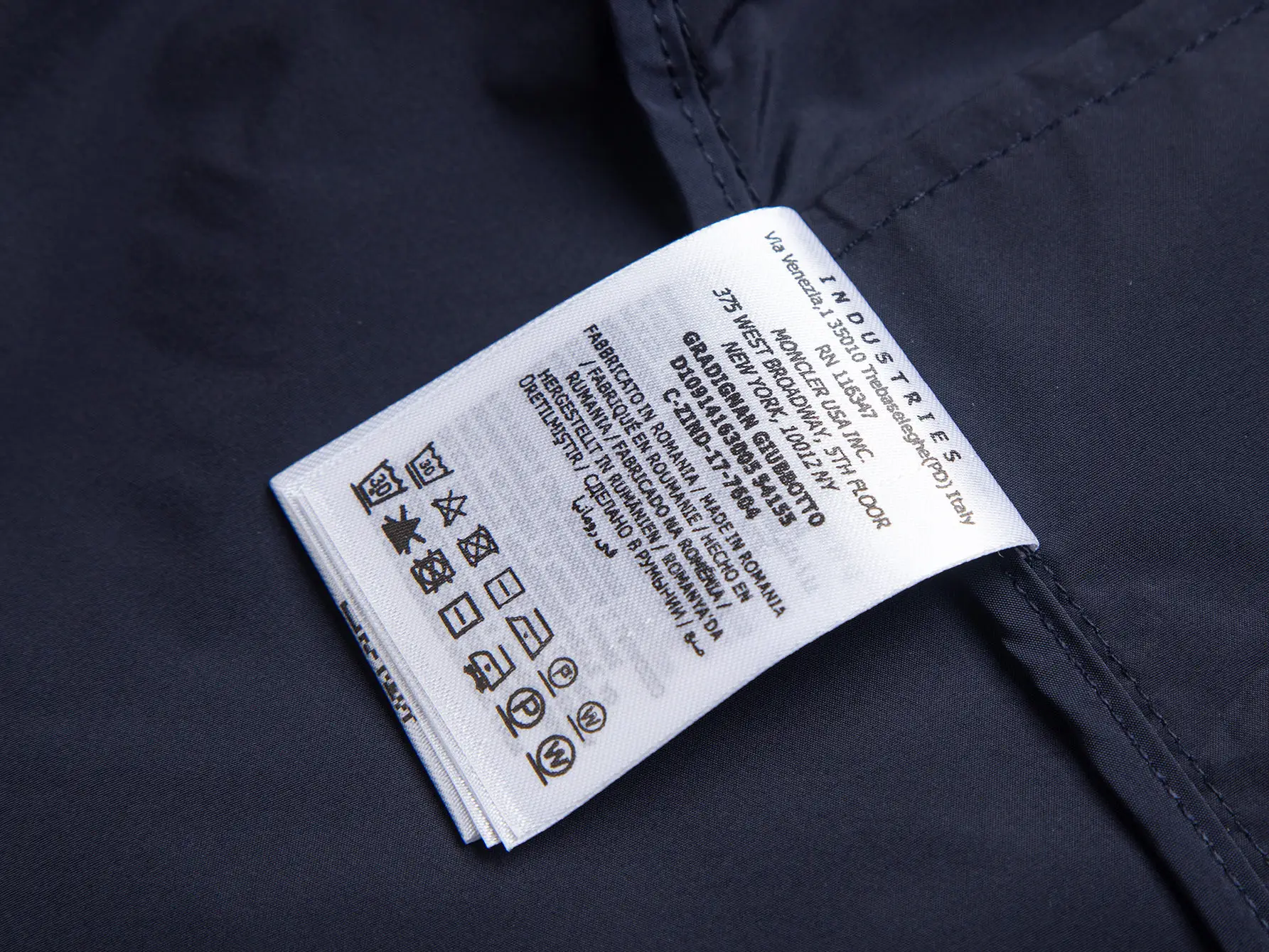 Logo-Appliquéd Hooded Windbreaker Jacket D32020426 — view 13