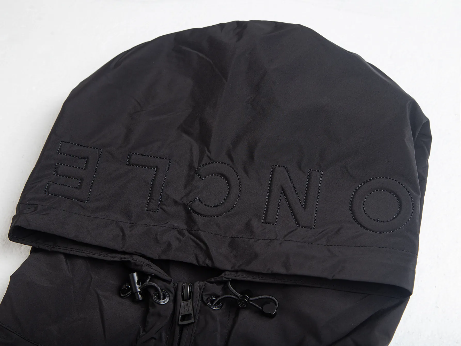 Logo-Patch Hooded Windbreaker Jacket D32020427 — view 3