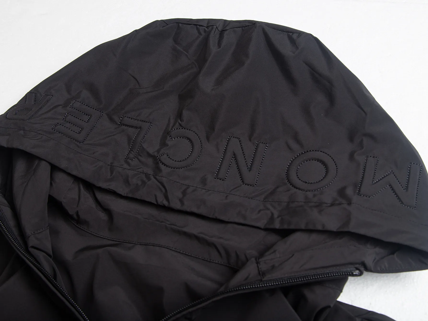 Logo-Patch Hooded Windbreaker Jacket D32020427 — view 4