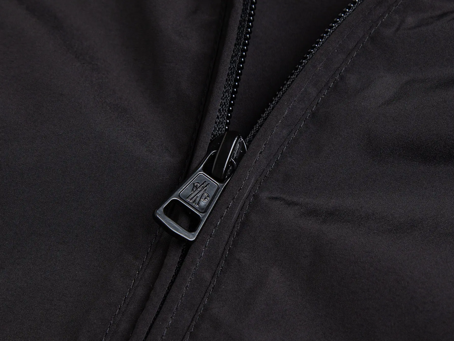 Logo-Patch Hooded Windbreaker Jacket D32020427 — view 5