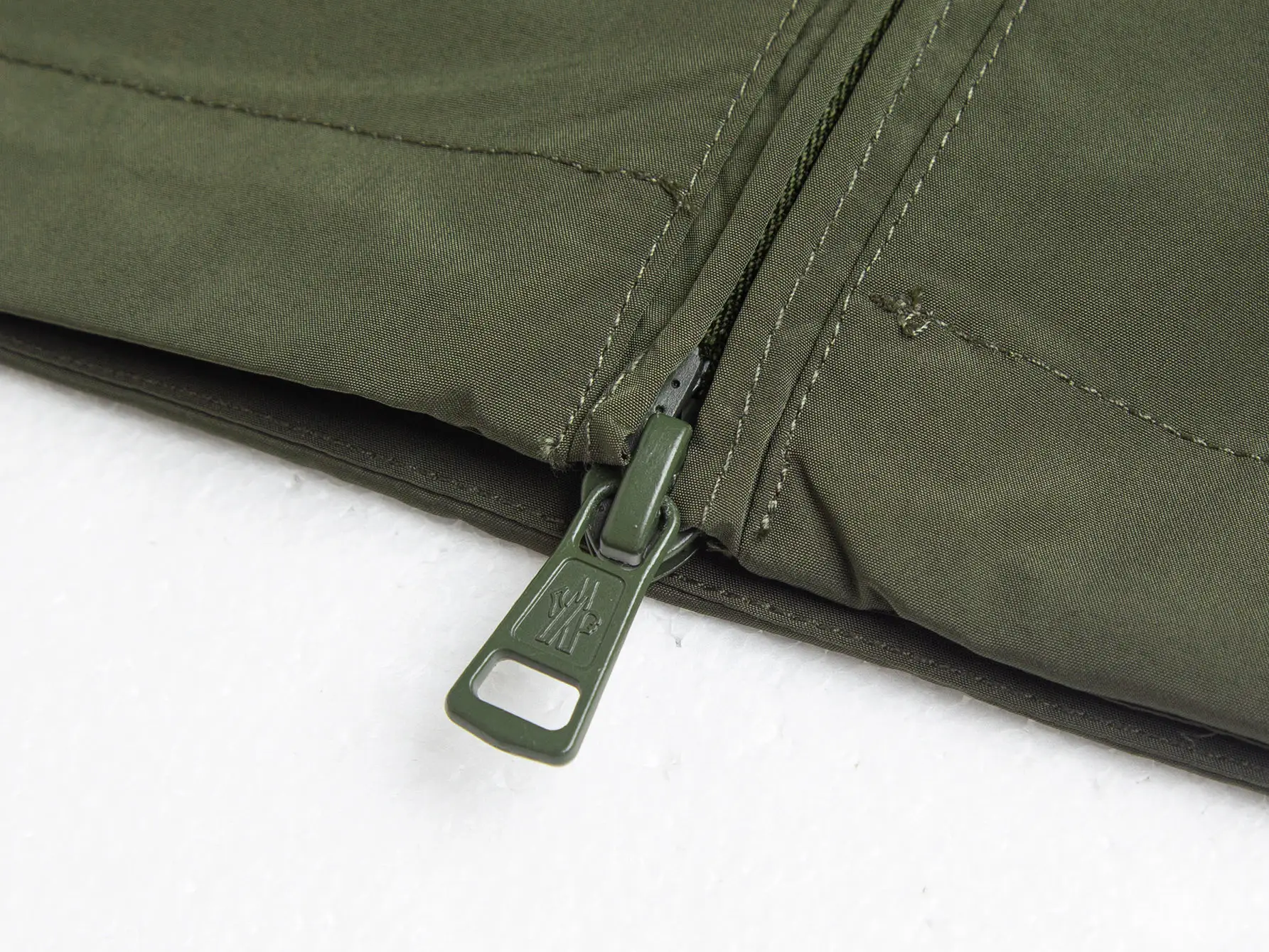 Logo-Appliquéd Hooded Windbreaker Jacket D32020425 — view 9