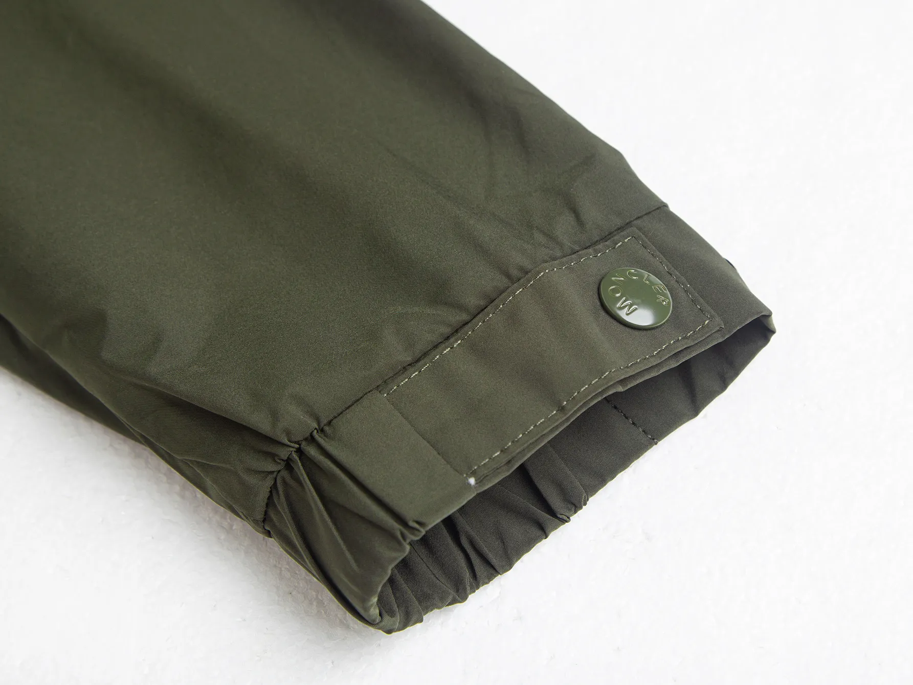Logo-Appliquéd Hooded Windbreaker Jacket D32020425 — view 11