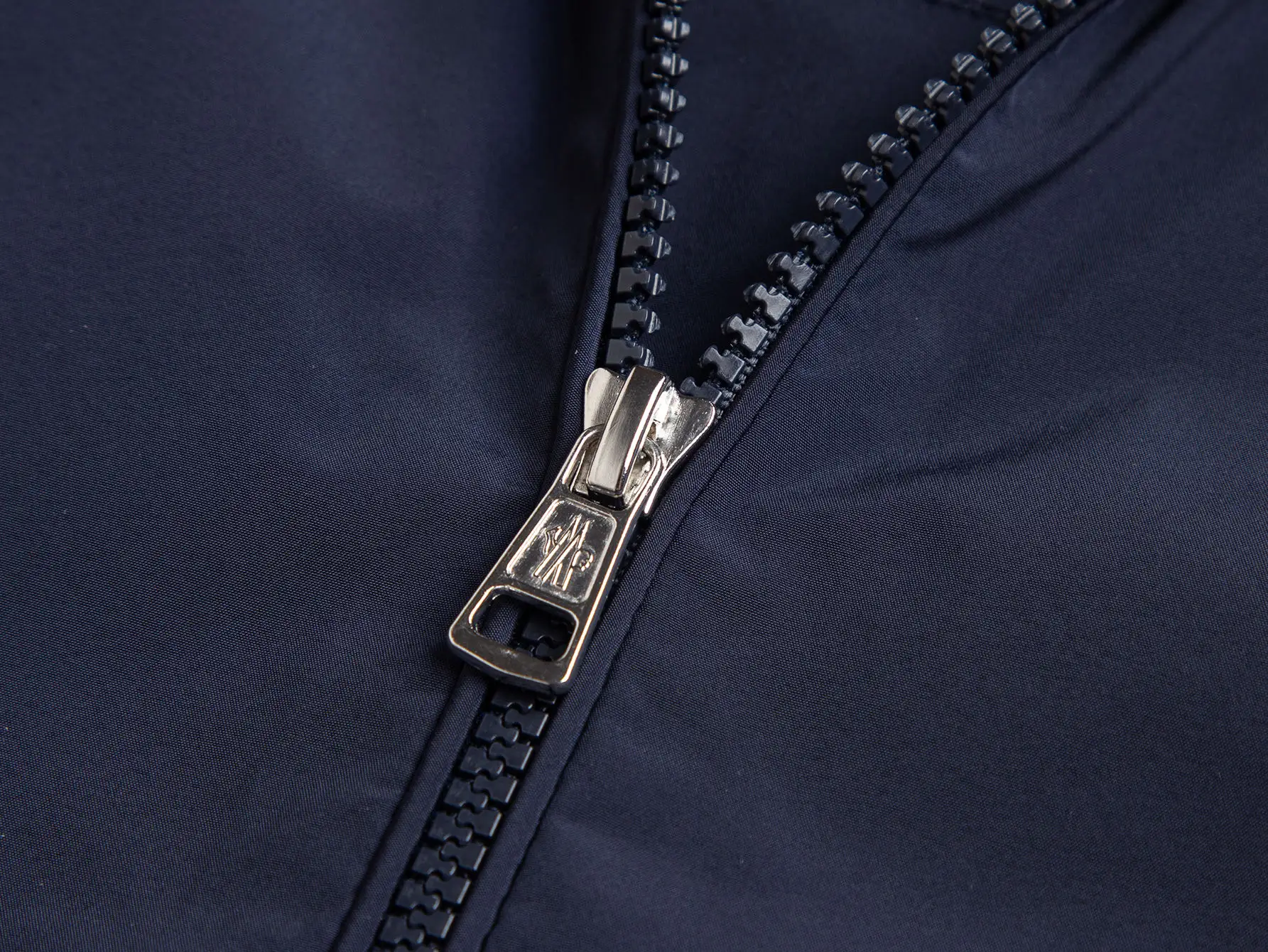 Logo-Patch Hooded Windbreaker Jacket D32020422 — view 6