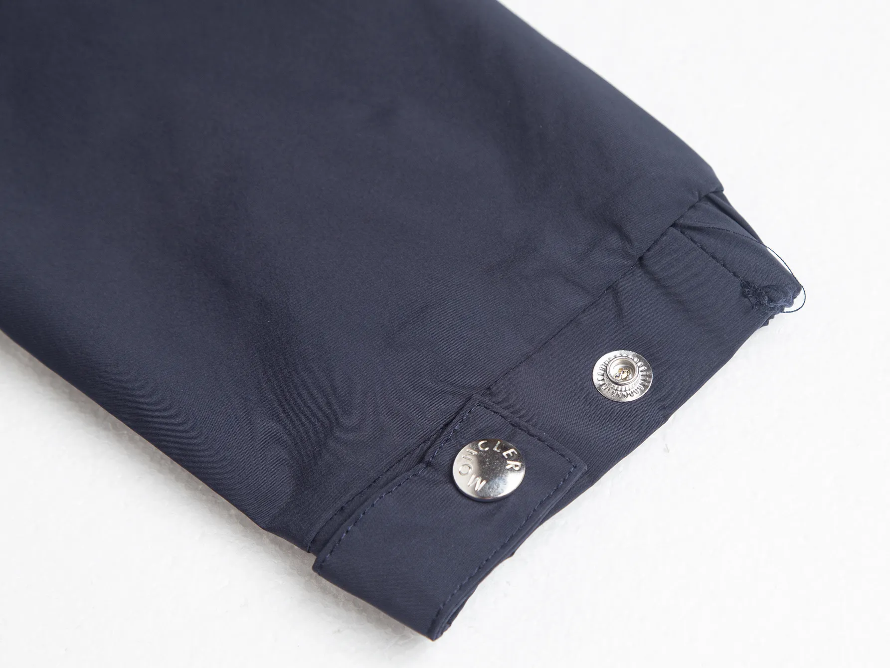Logo-Patch Hooded Windbreaker Jacket D32020422 — view 8