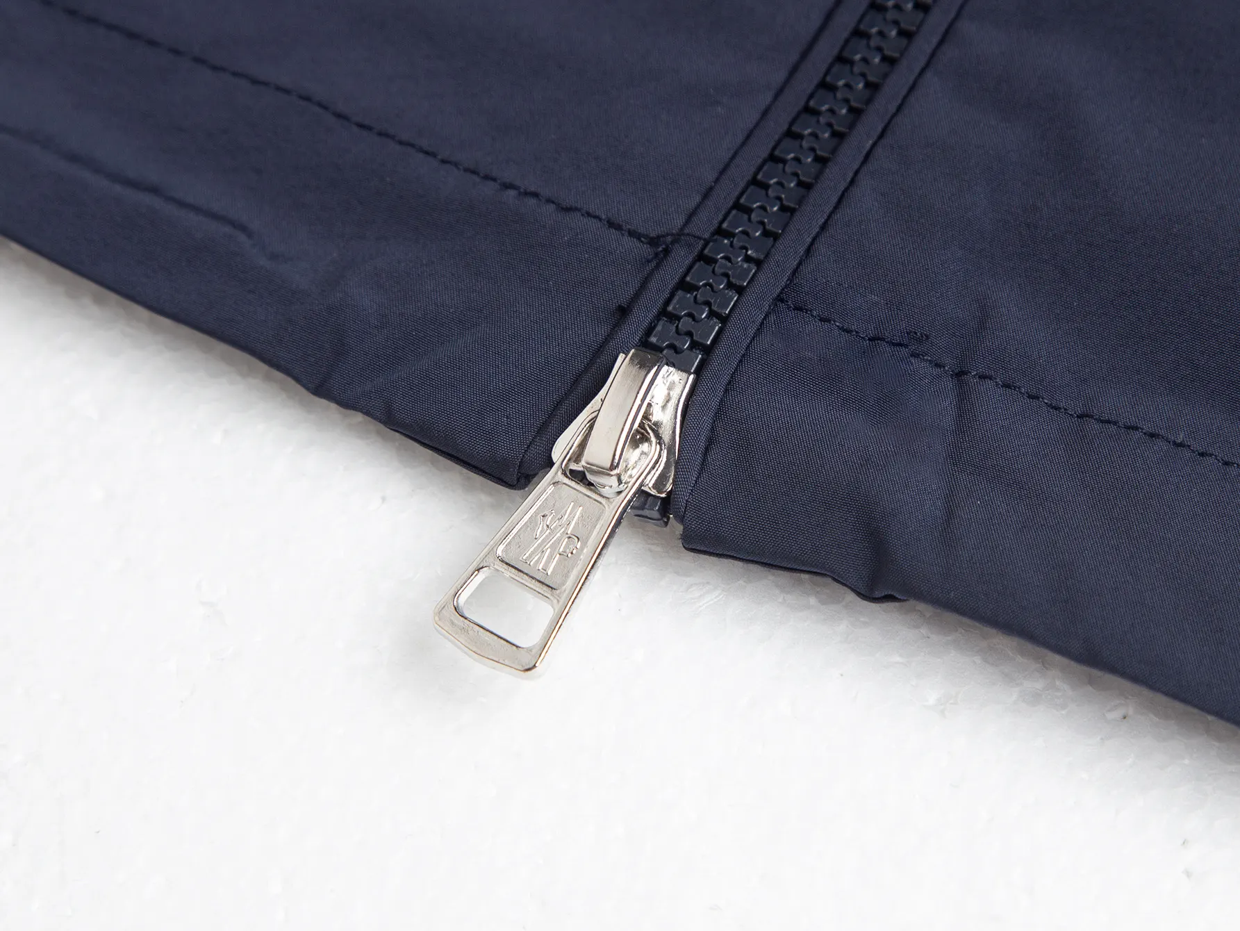 Logo-Patch Hooded Windbreaker Jacket D32020422 — view 11