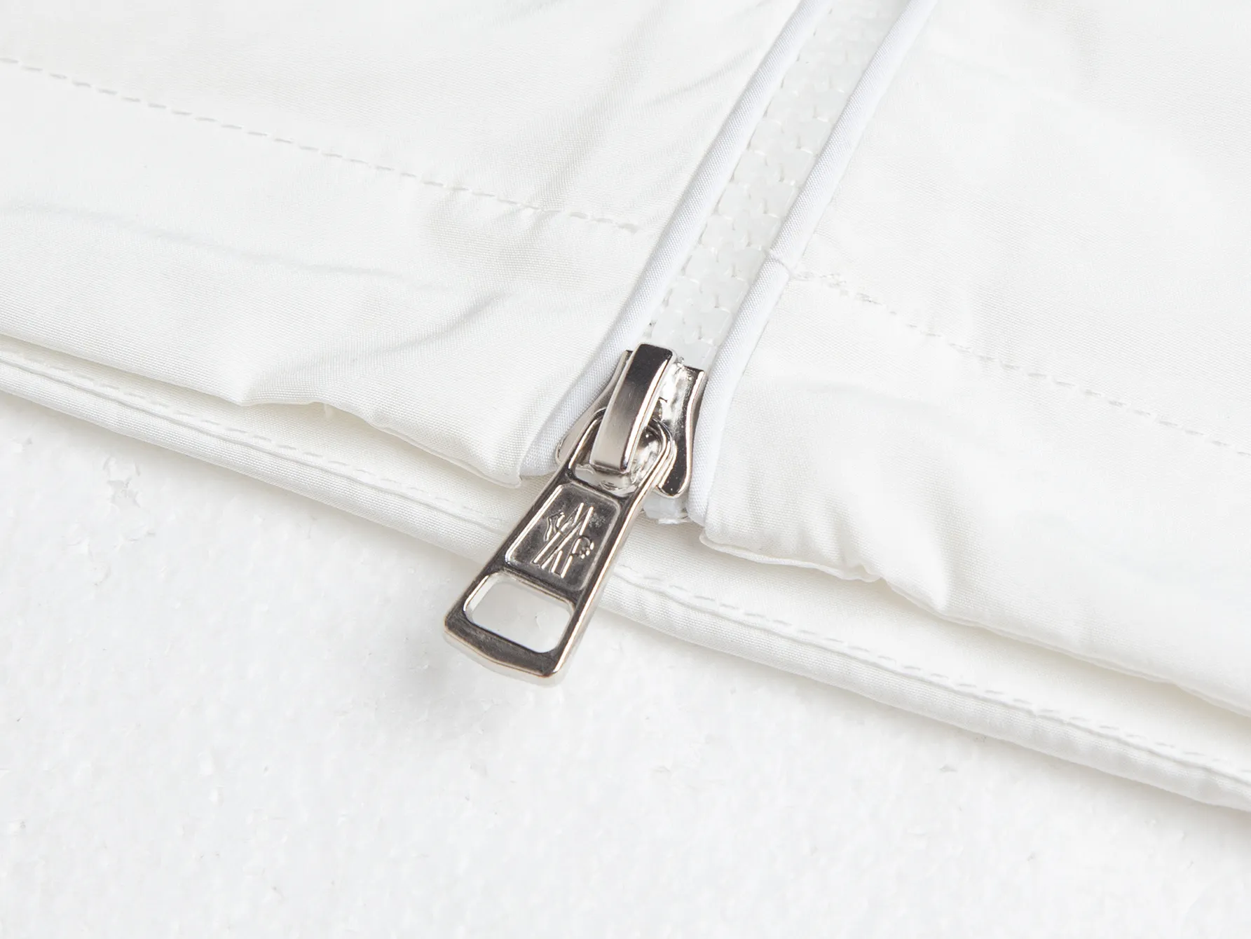 Logo-Appliquéd Hooded Windbreaker Jacket D32020424 — view 7