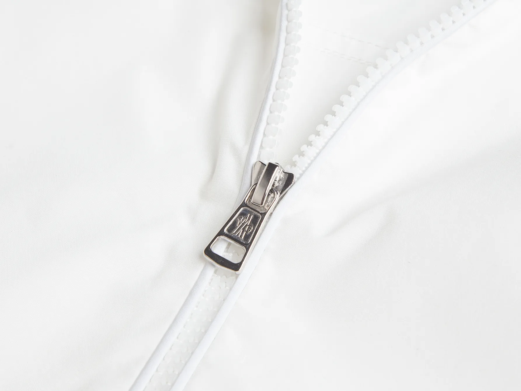 Logo-Appliquéd Hooded Windbreaker Jacket D32020424 — view 8