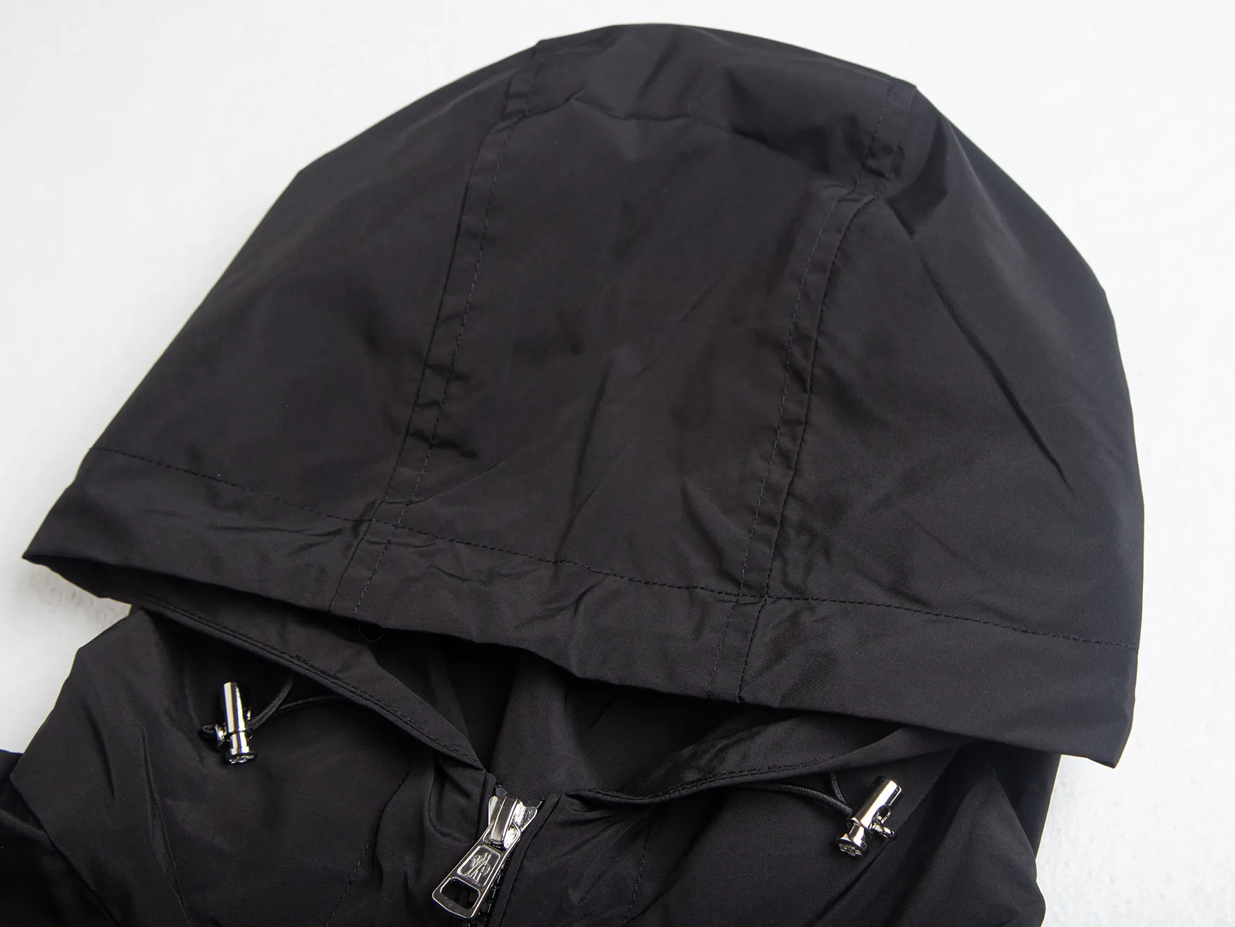 Logo-Appliqué Hooded Windbreaker Jacket D32020423 — view 4