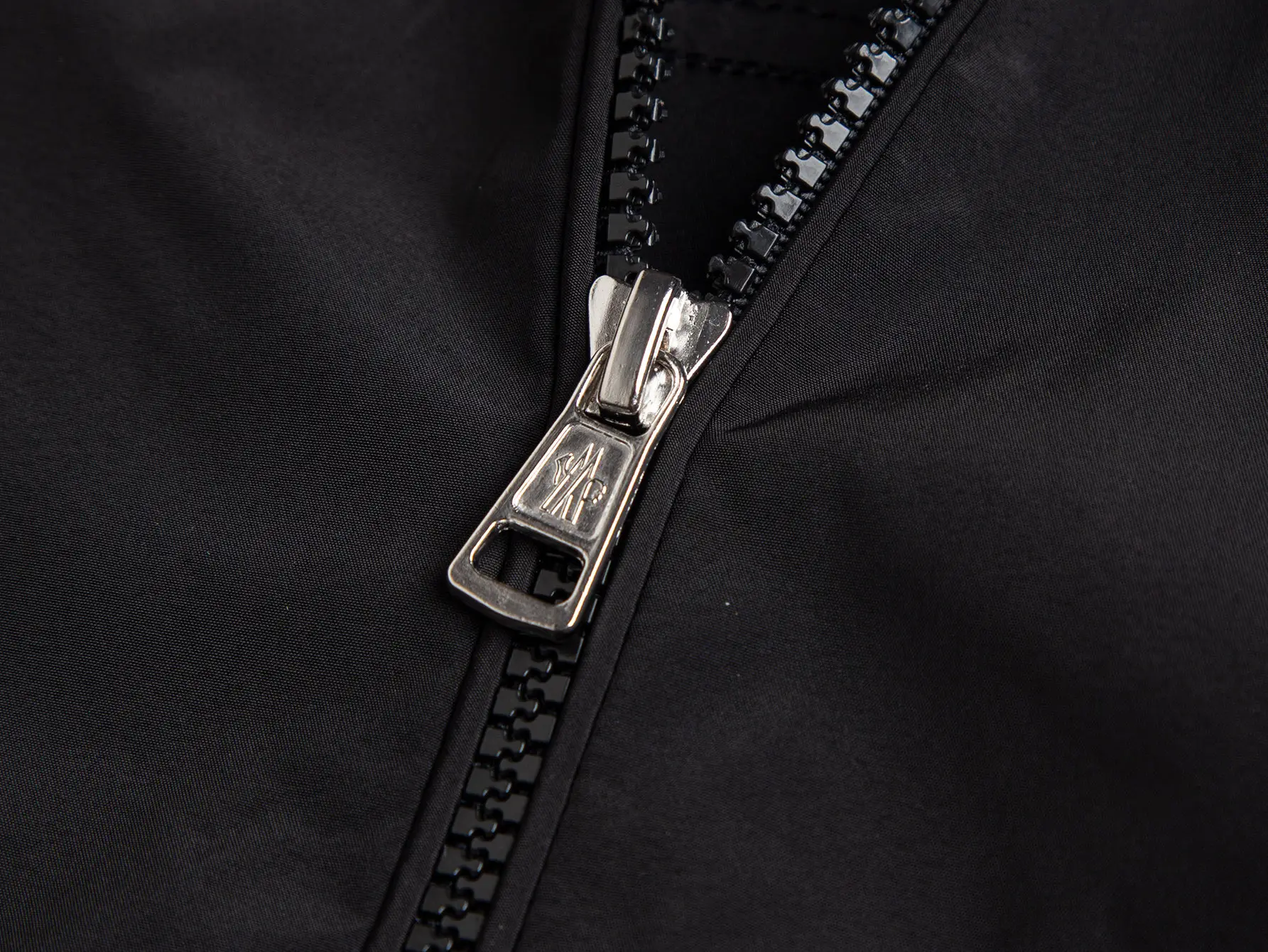 Logo-Appliqué Hooded Windbreaker Jacket D32020423 — view 6