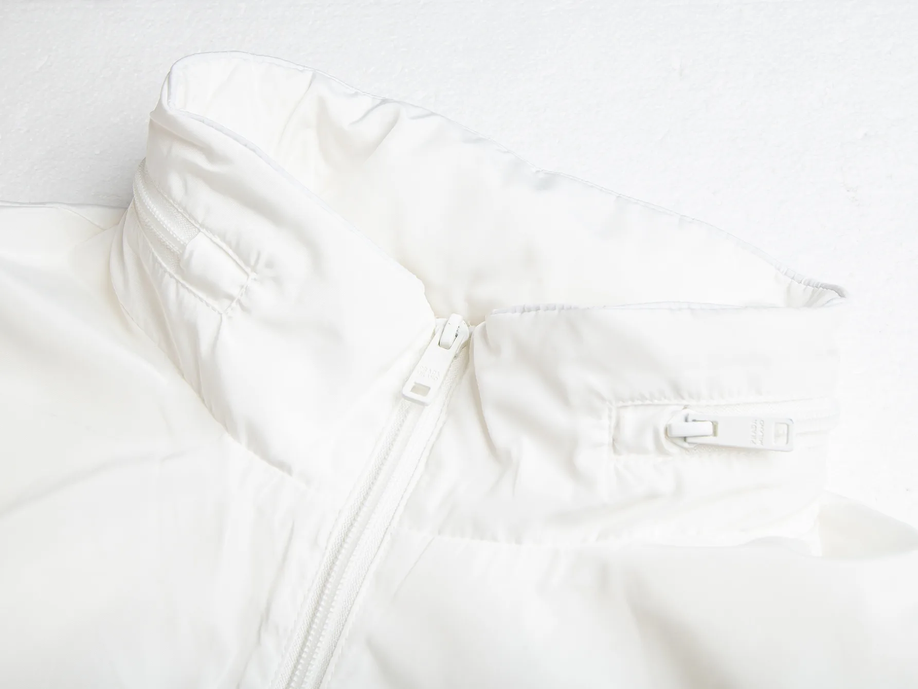 Logo-Appliquéd Hooded Windbreaker Jacket D32020443 — view 4