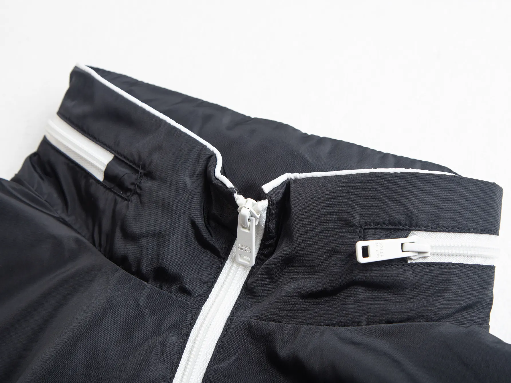 Logo-Appliqué Hooded Windbreaker Jacket D32020445 — view 3