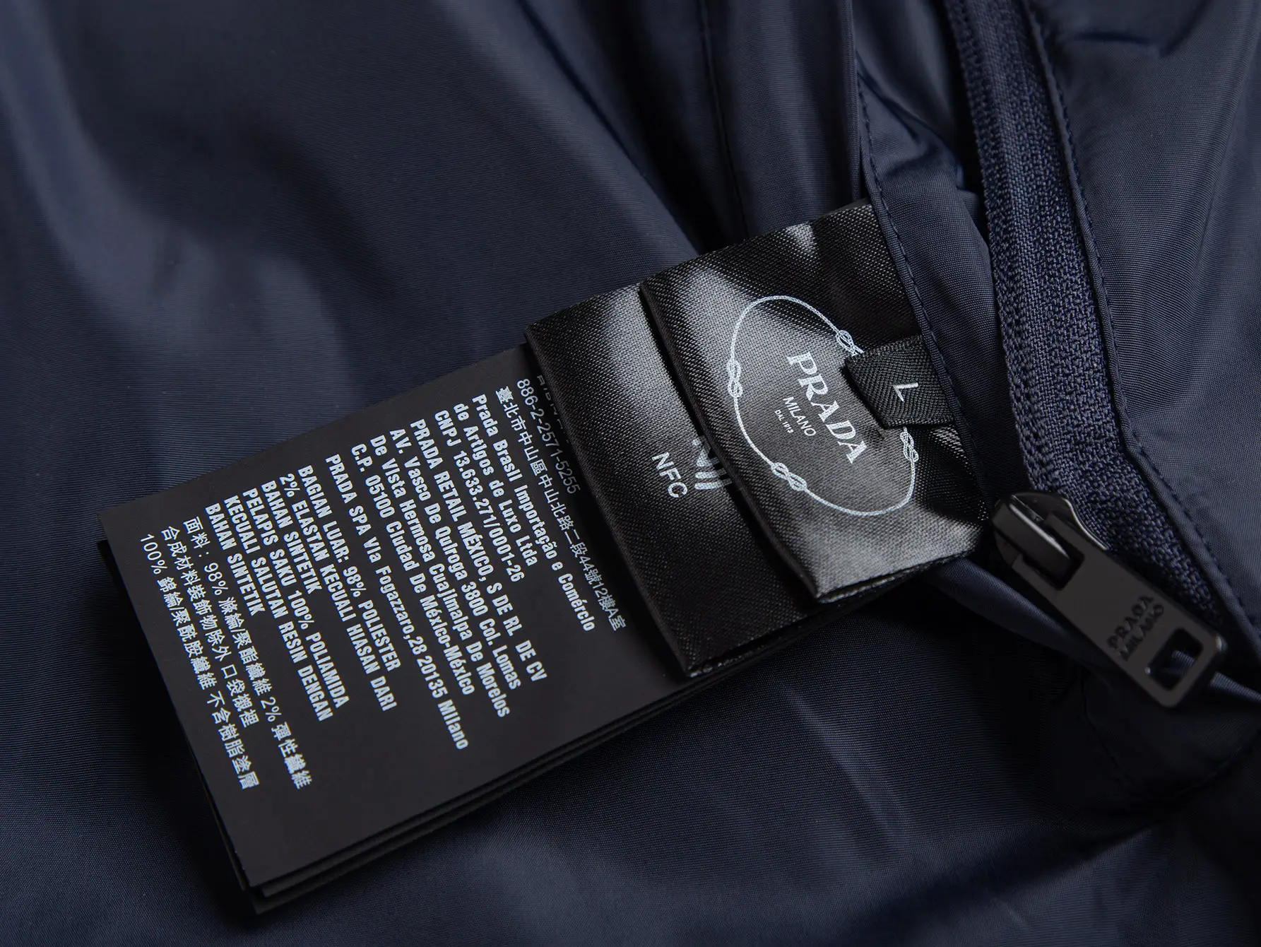 Reversible Hooded Windbreaker Jacket with Triangle Logo D35020440 — view 18