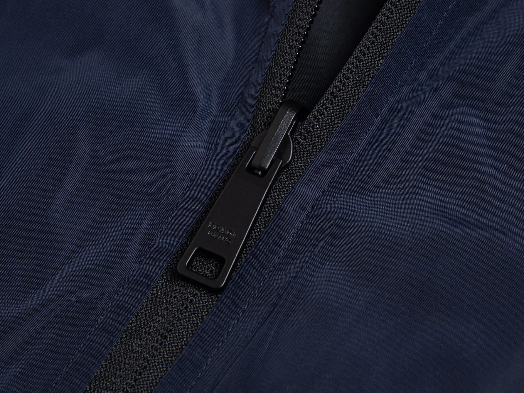 Reversible Hooded Windbreaker Jacket with Triangle Logo D35020440 — view 19