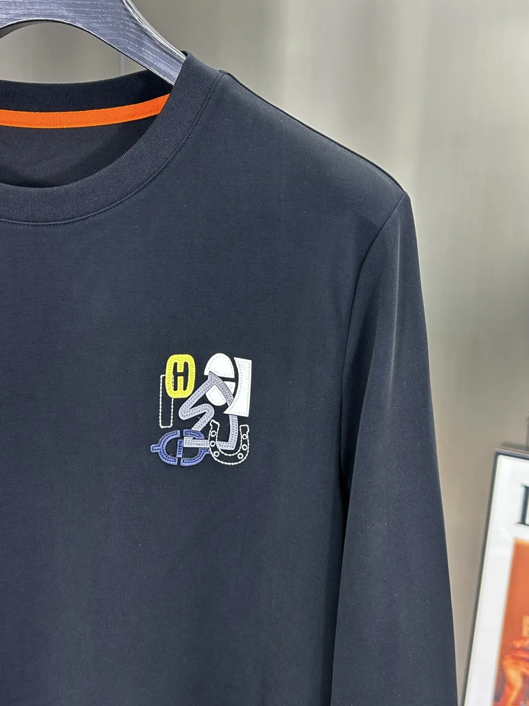 Embroidered Logo Long-Sleeved T-Shirt D11521501 — view 6