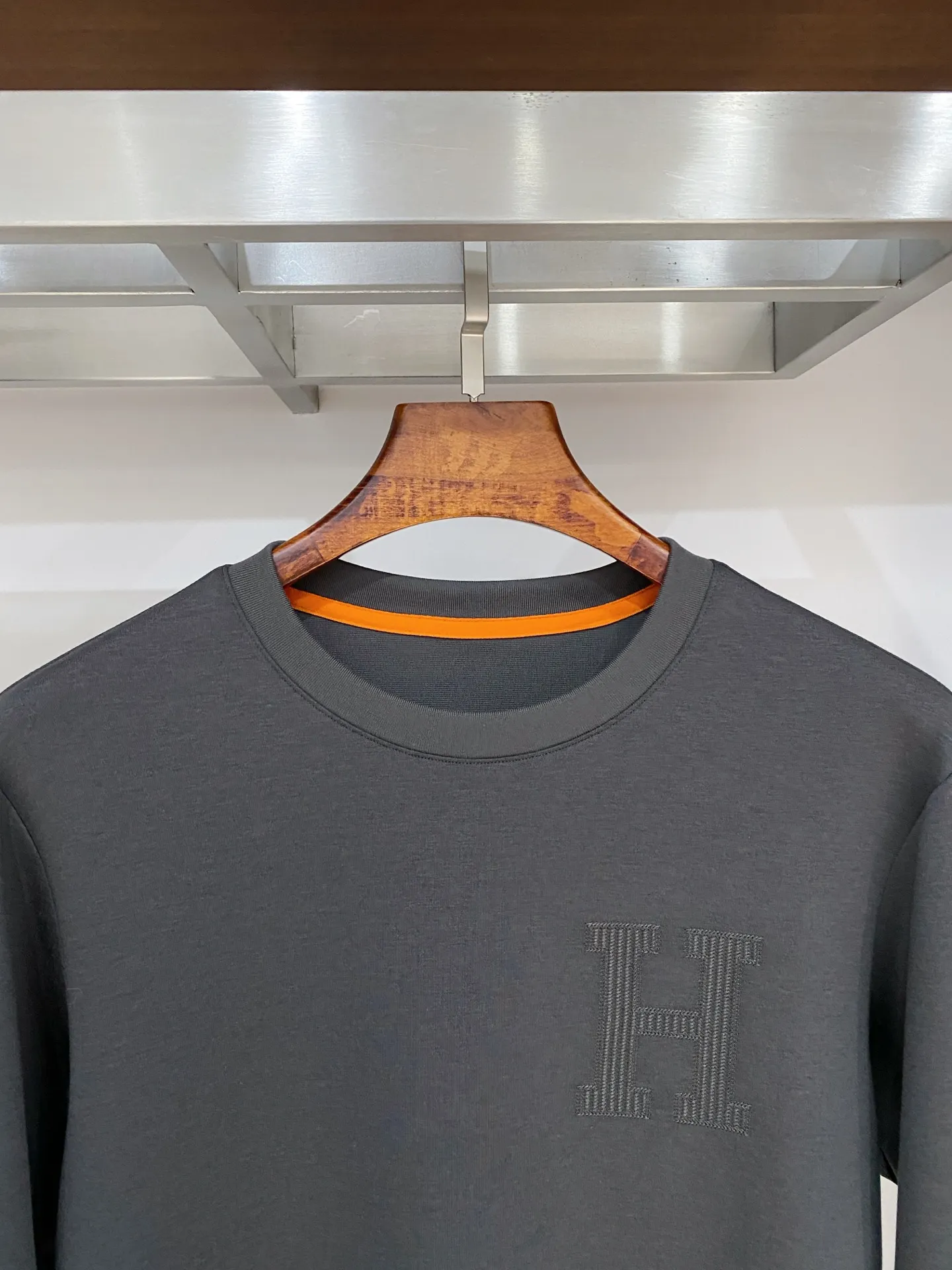 Embroidered Logo Wool-Blend Long-Sleeve T-Shirt D18021497 — view 3