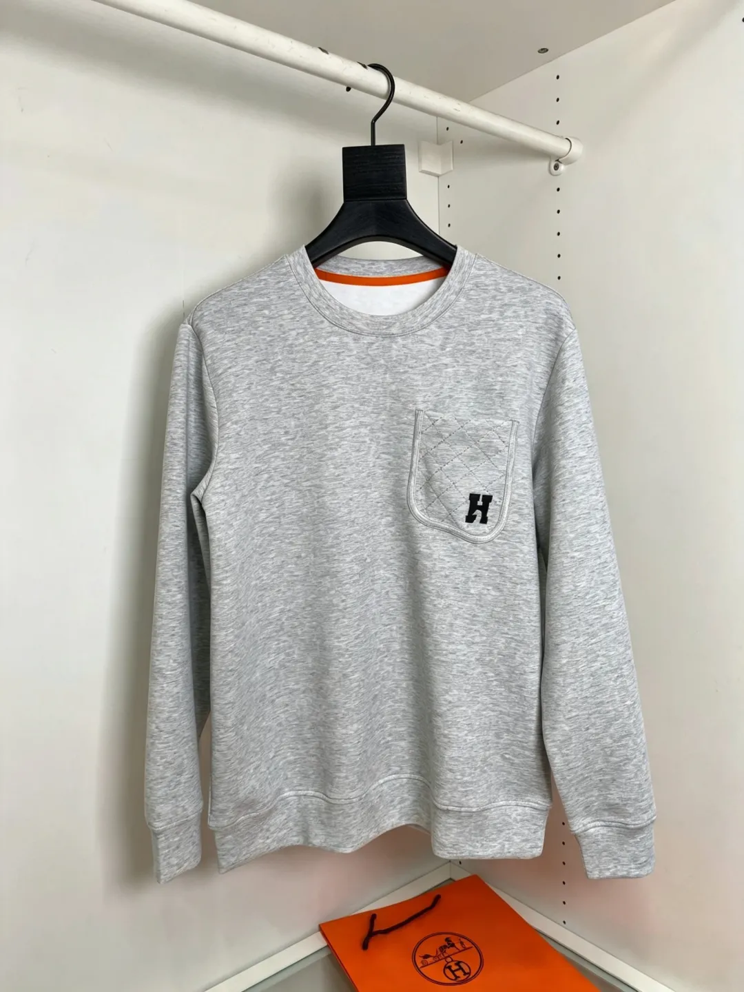 Embroidered Pocket Crew-Neck Sweatshirt D19521489
