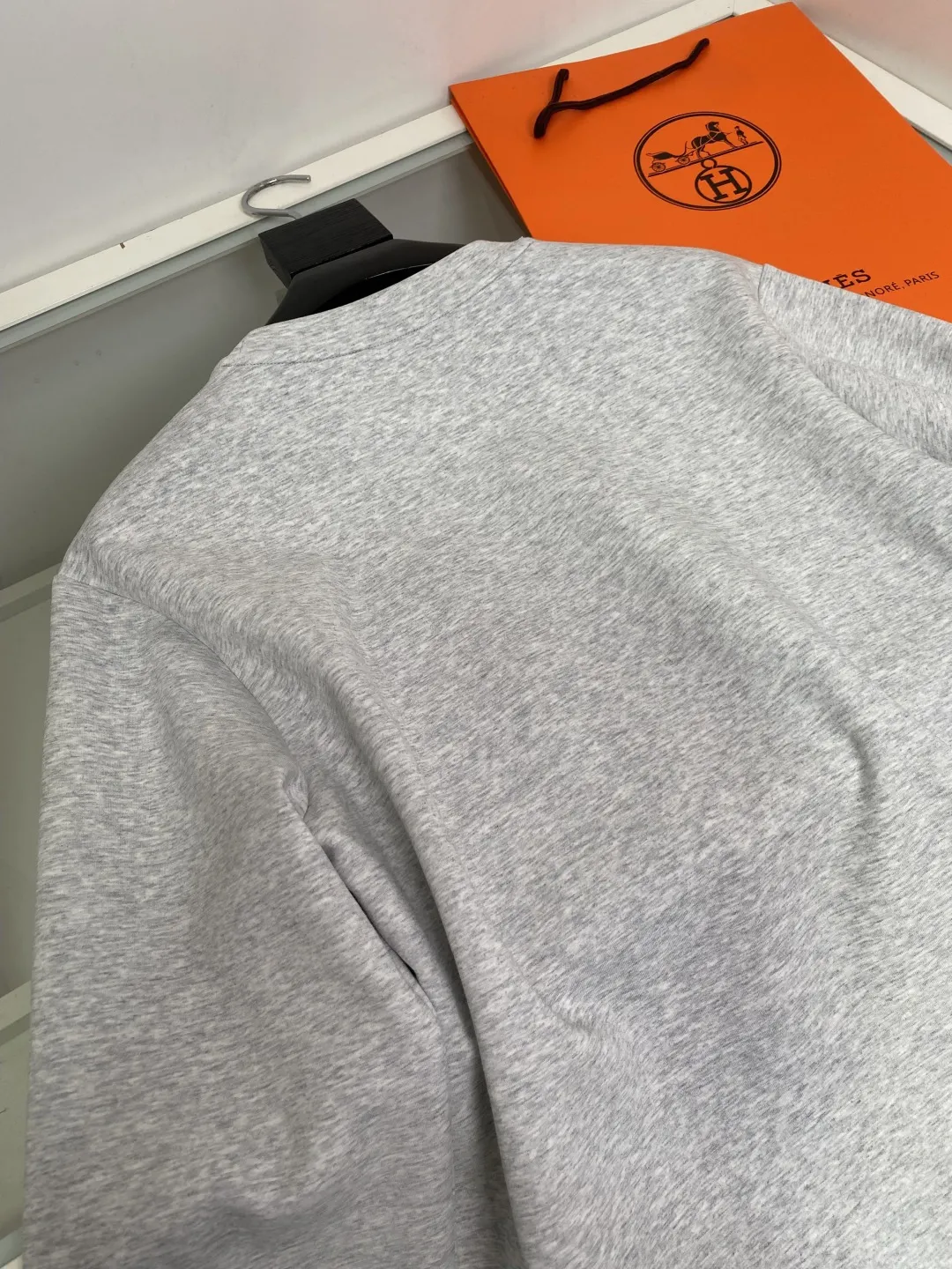 Embroidered Pocket Crew-Neck Sweatshirt D19521489 — view 3