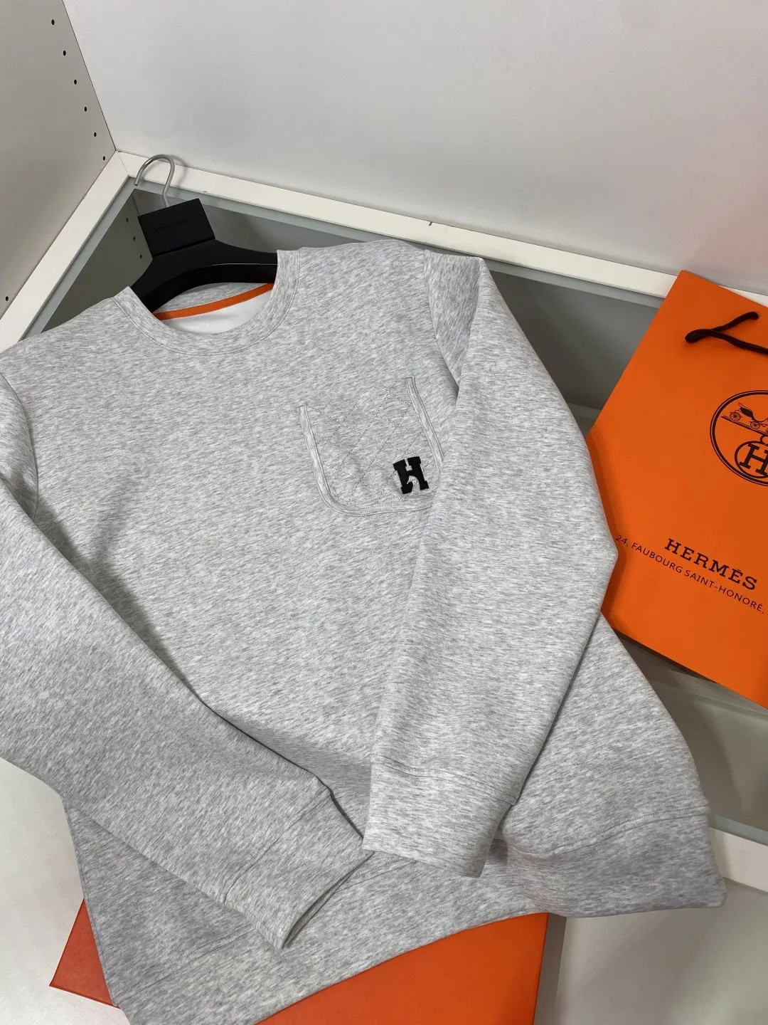 Embroidered Pocket Crew-Neck Sweatshirt D19521489 — view 6