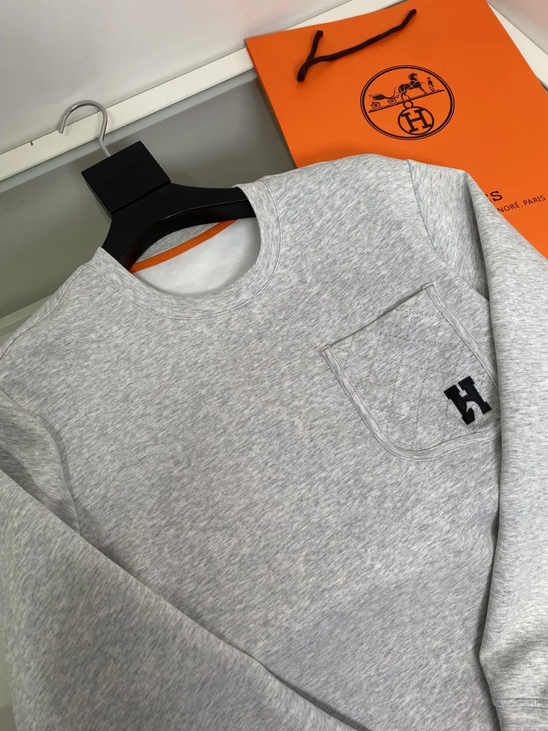 Embroidered Pocket Crew-Neck Sweatshirt D19521489 — view 7