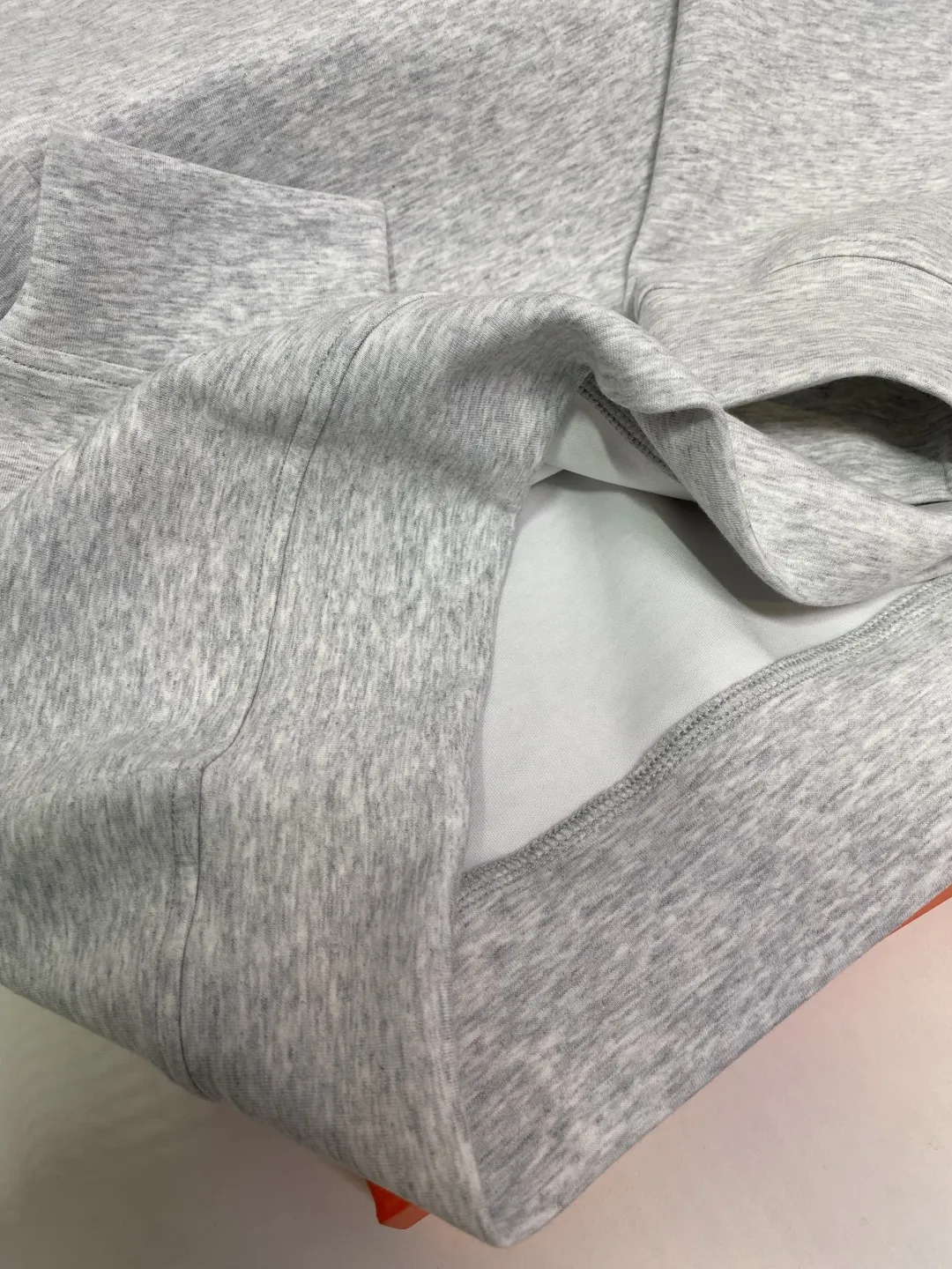 Embroidered Pocket Crew-Neck Sweatshirt D19521489 — view 8