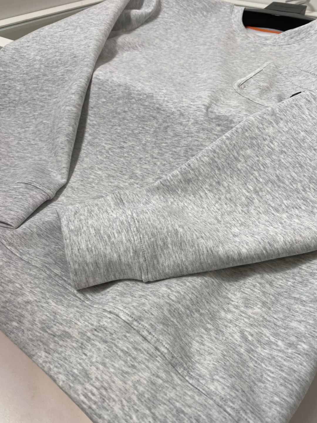 Embroidered Pocket Crew-Neck Sweatshirt D19521489 — view 9