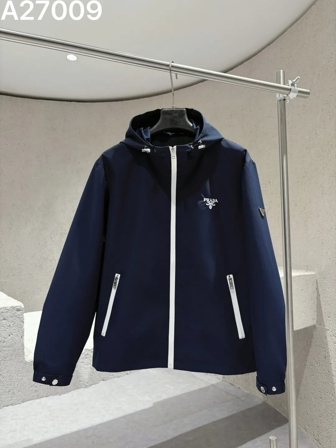 Hooded Technical Shell Jacket D21521474