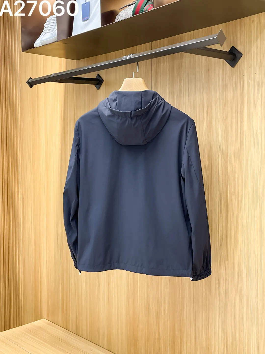 Logo-Appliqué Hooded Windbreaker Jacket D21521465 — view 2
