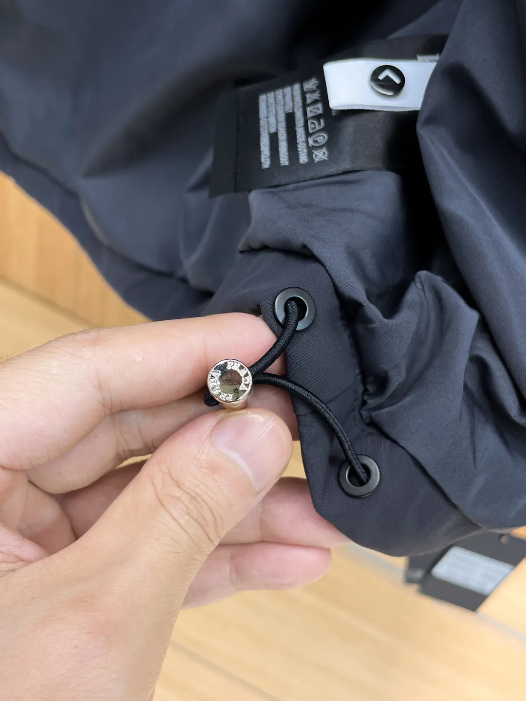 Logo-Appliqué Hooded Windbreaker Jacket D21521465 — view 9