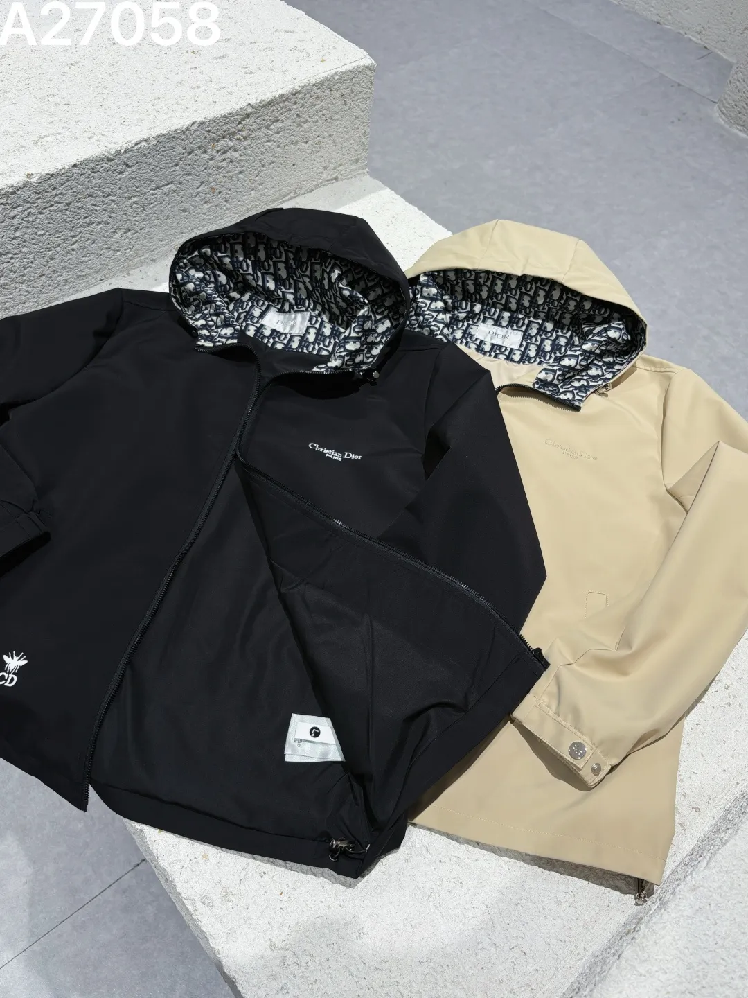 Oblique Lined Hooded Jacket D21521470 — view 7