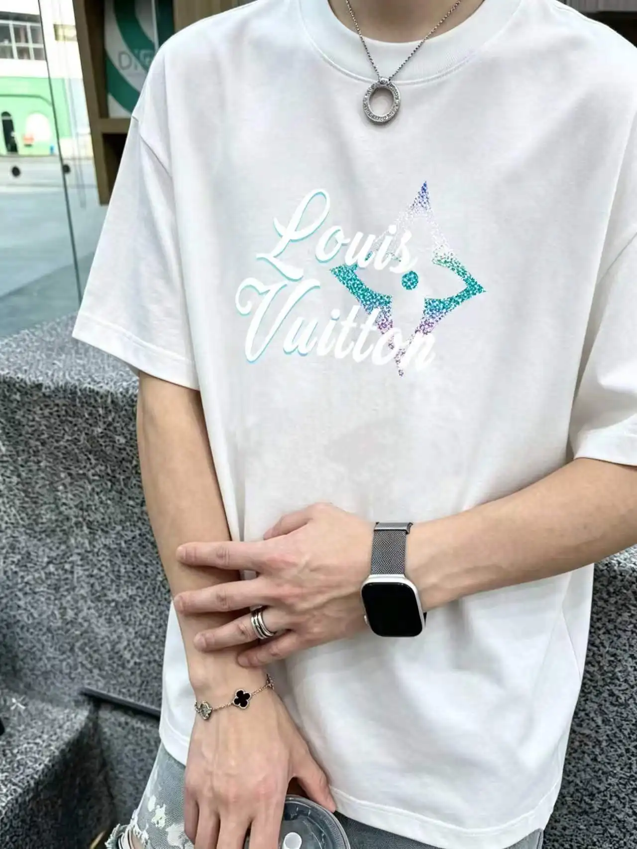 Gradient Script Logo Cotton T-Shirt D13520320 — view 5